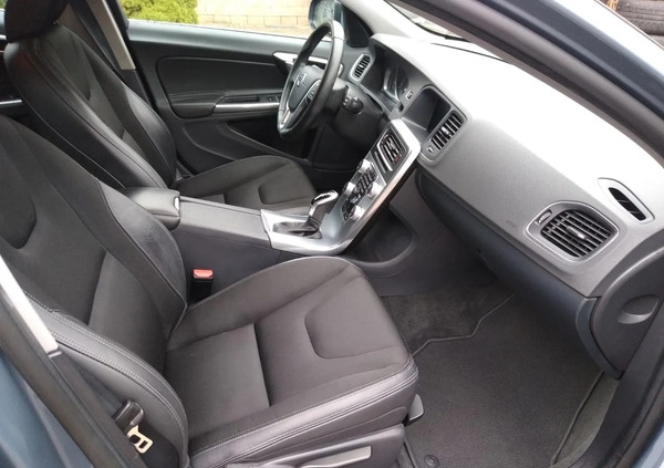 Volvo V60 cena 51900 przebieg: 190000, rok produkcji 2017 z Żelechów małe 67